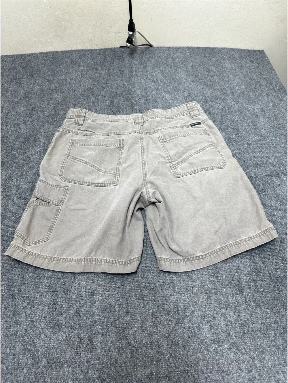 Columbia Omni-shield  Shorts Mens 36 Tan Cargo Hiking Outdoor Utility Pockets